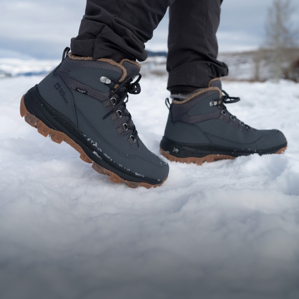 Cold days,<br> warm feet